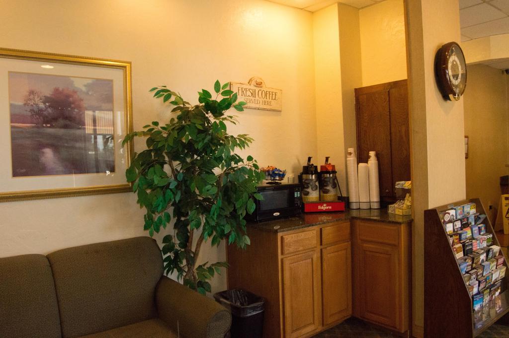 Quality Inn Лоутън Екстериор снимка