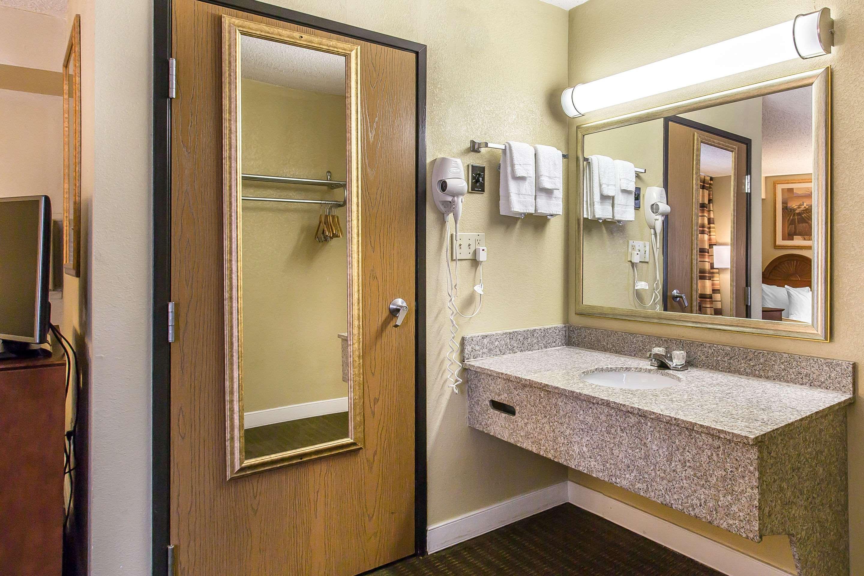 Quality Inn Лоутън Екстериор снимка